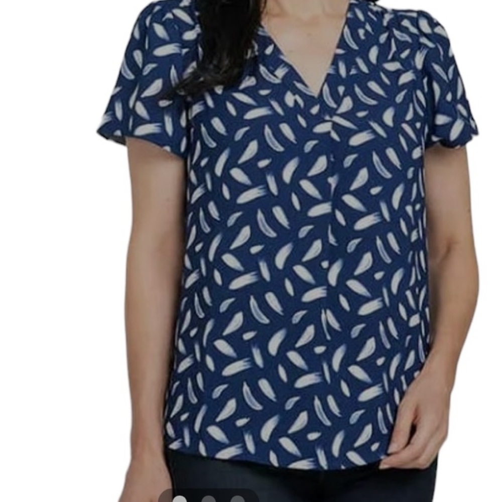 Hilary Radley Blue with White/Blue Print Short Sleeve V-neck Blouse M